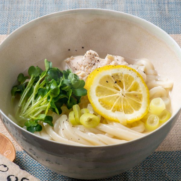 香り爽やか「温かレモンうどん」