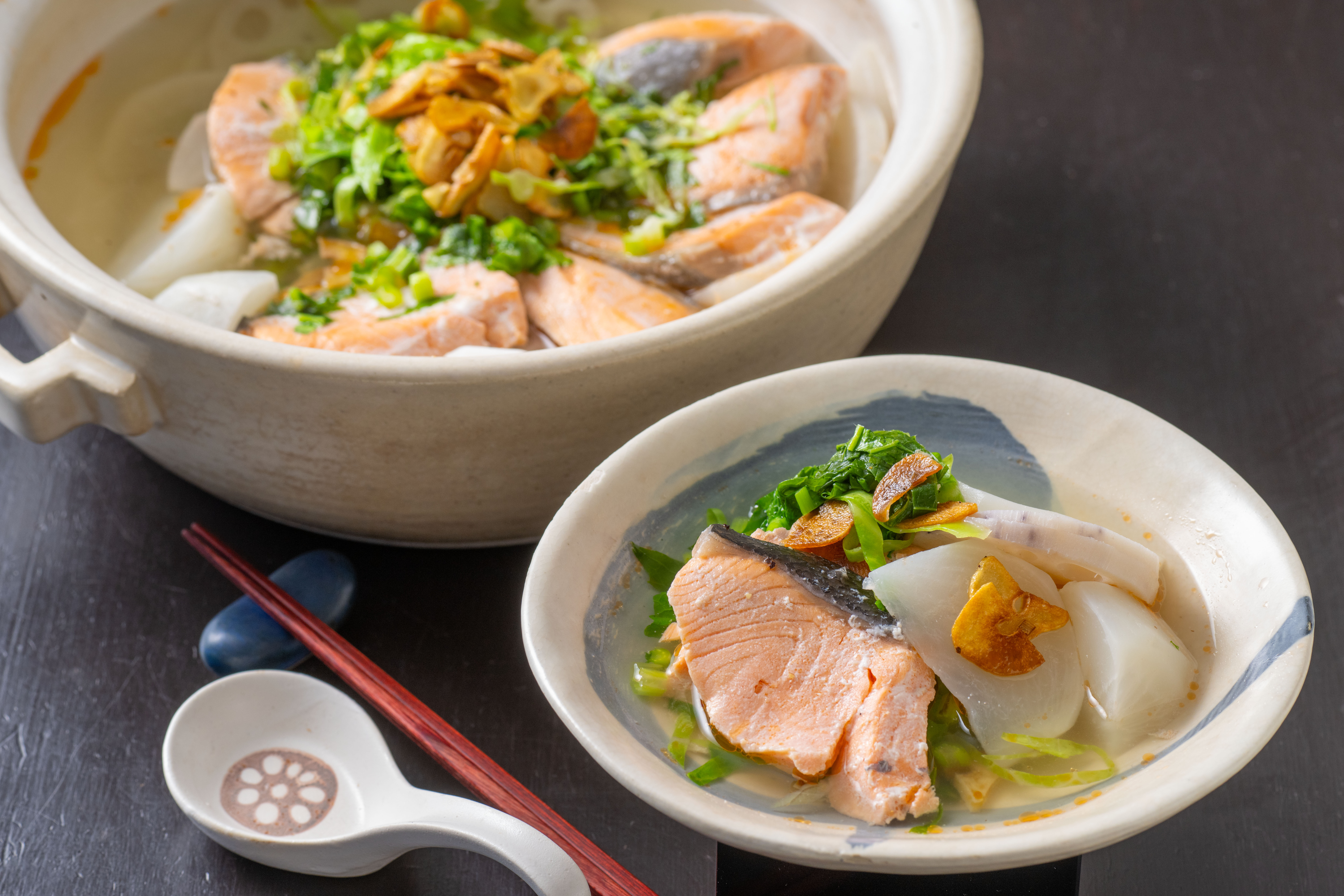 銀鮭と根菜のニンニク鍋