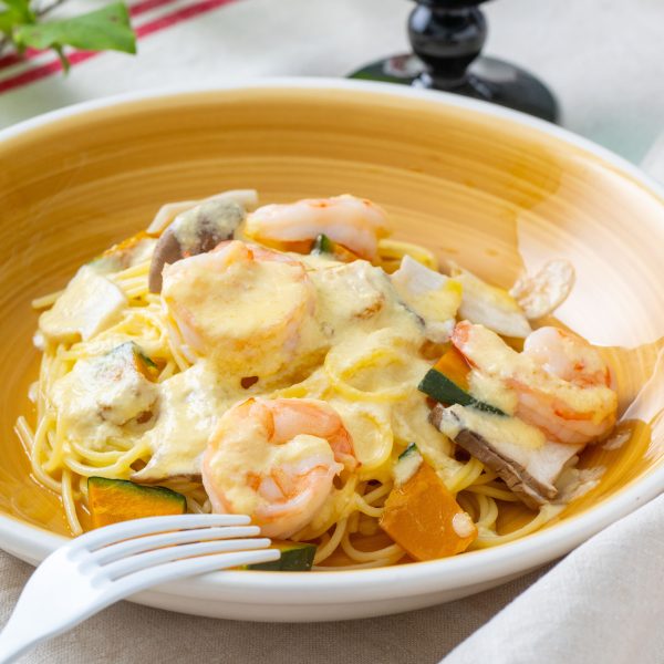 エビと秋野菜のカルボナーラ