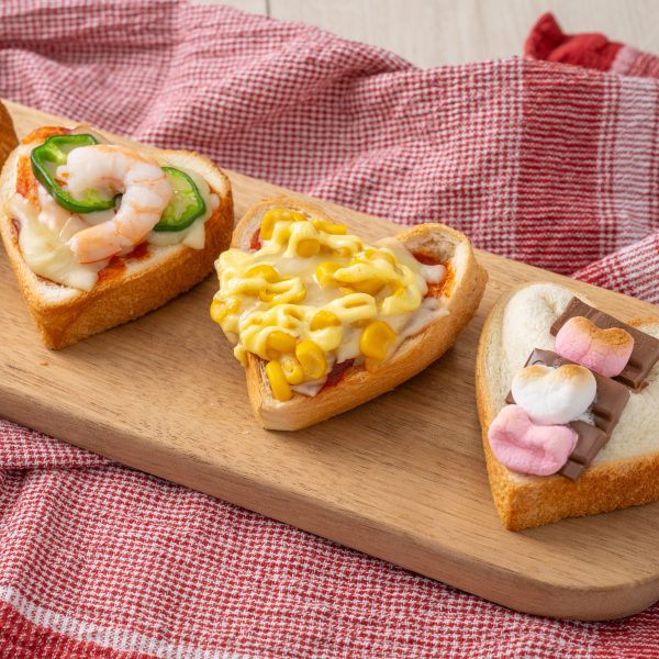 パンで簡単♡ハート型ピザ