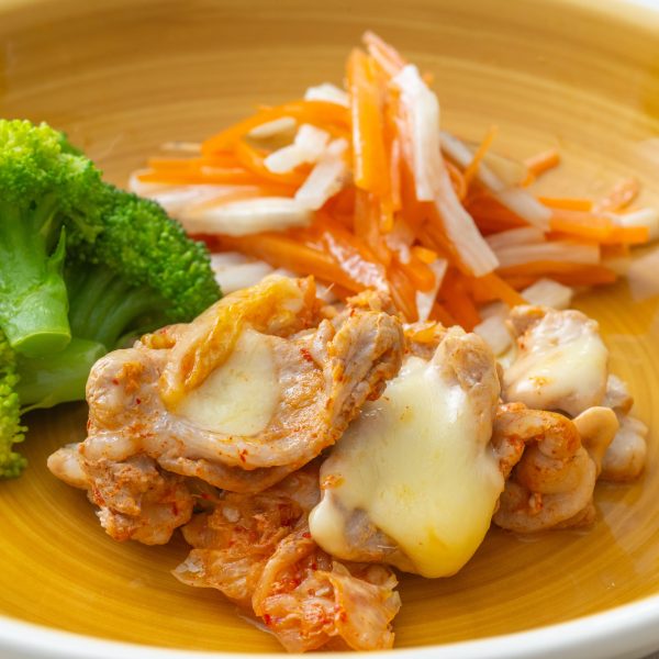 クッキングシートで作る　豚キムチと山芋のナムル