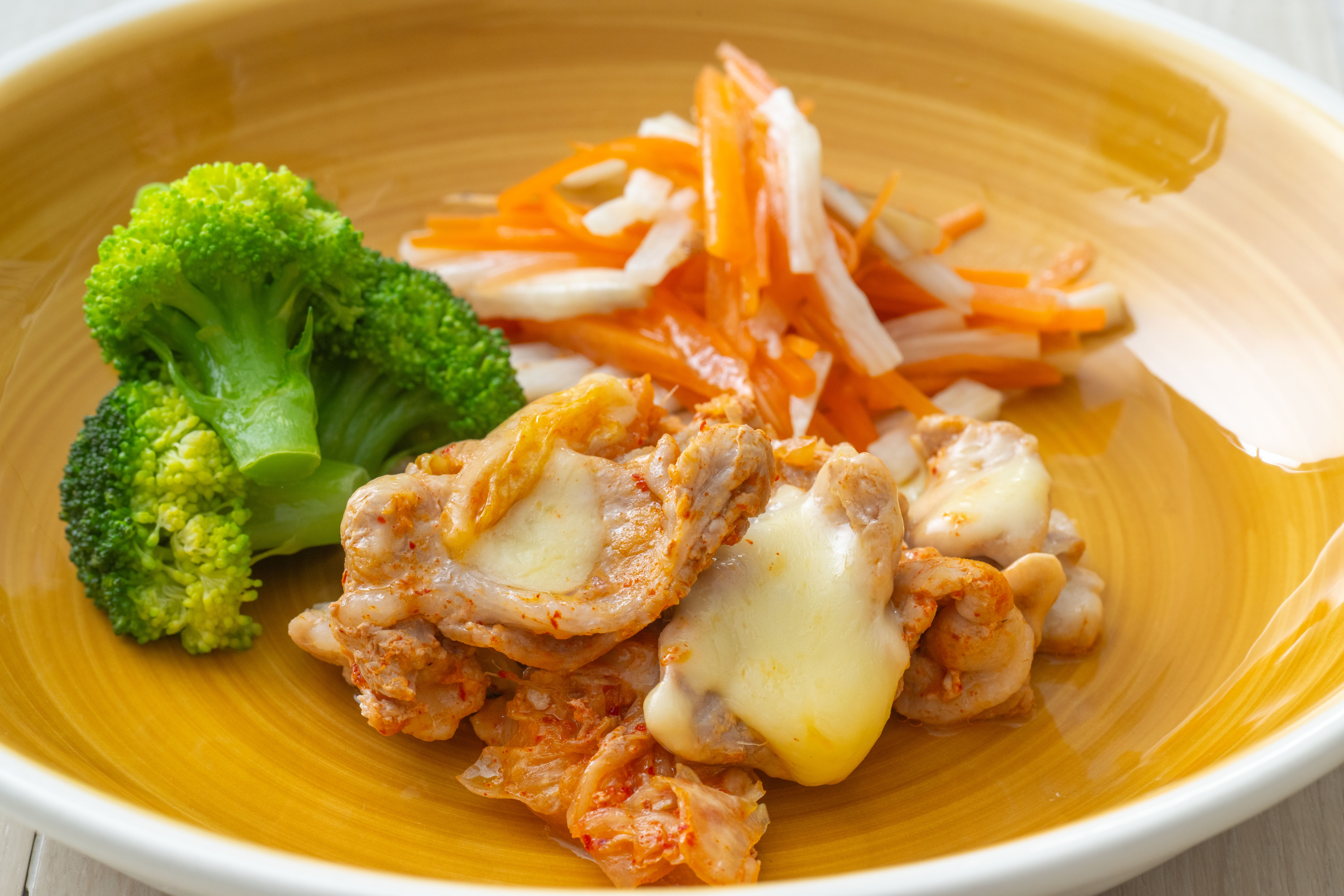 クッキングシートで作る　豚キムチと山芋のナムル