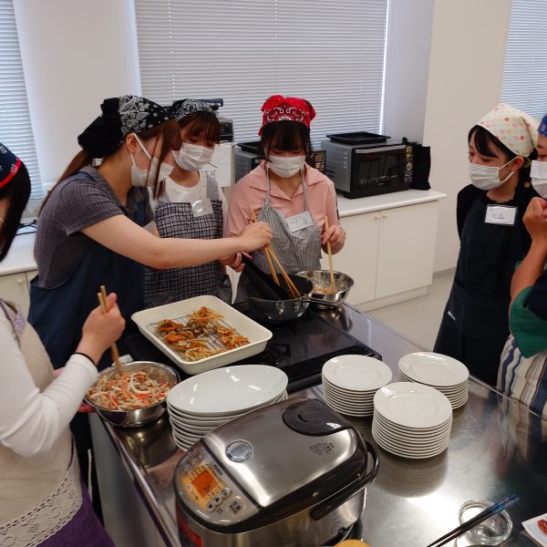 比治山短期大学「エコ料理教室」の開催【食品ロス削減】サムネイル画像