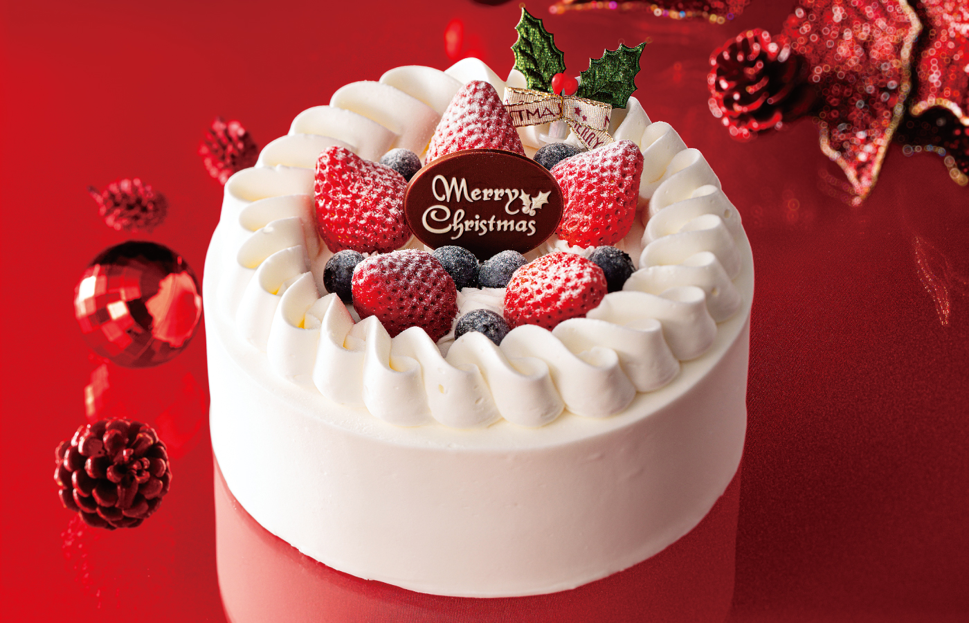 彩りいちごとベリーのケーキ